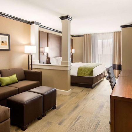 Comfort Suites Liberal Esterno foto