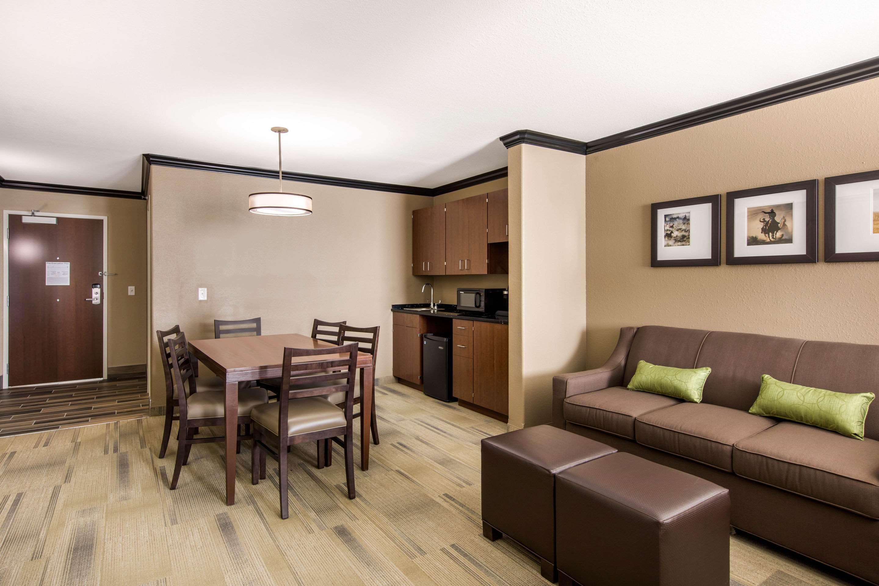 Comfort Suites Liberal Esterno foto