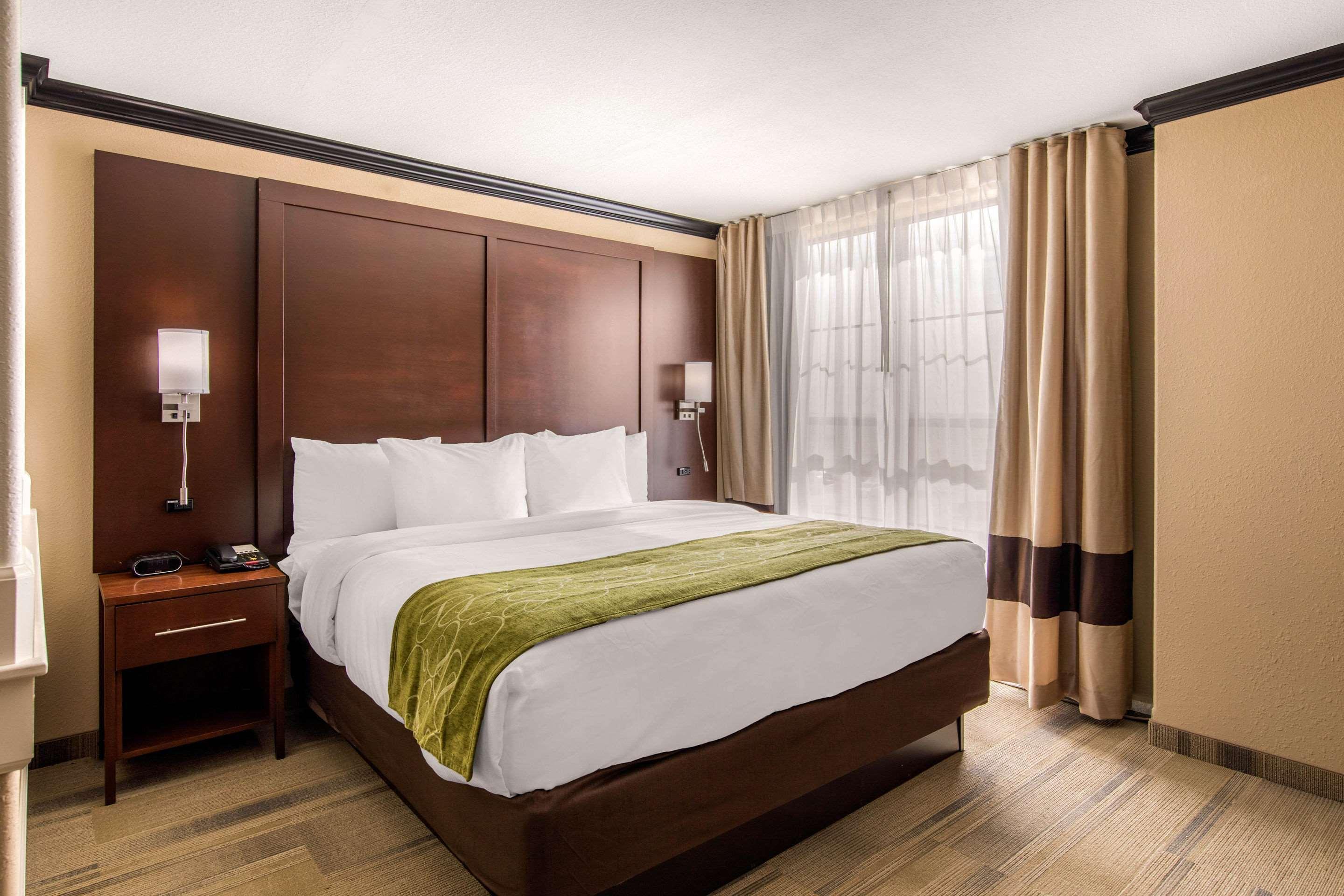 Comfort Suites Liberal Esterno foto