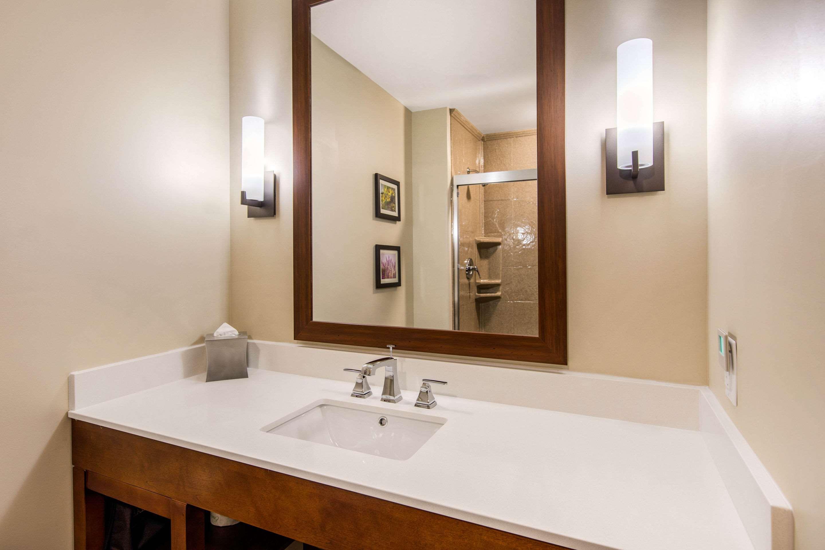Comfort Suites Liberal Esterno foto