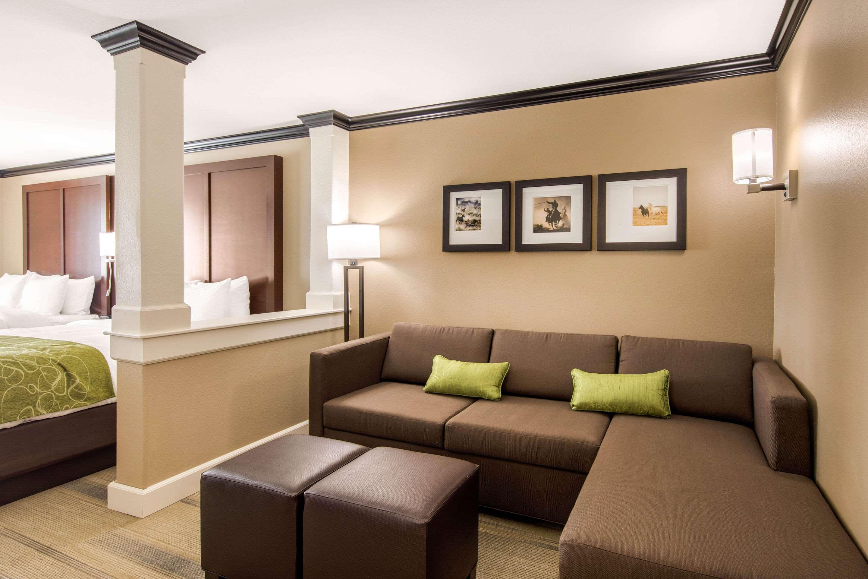 Comfort Suites Liberal Esterno foto