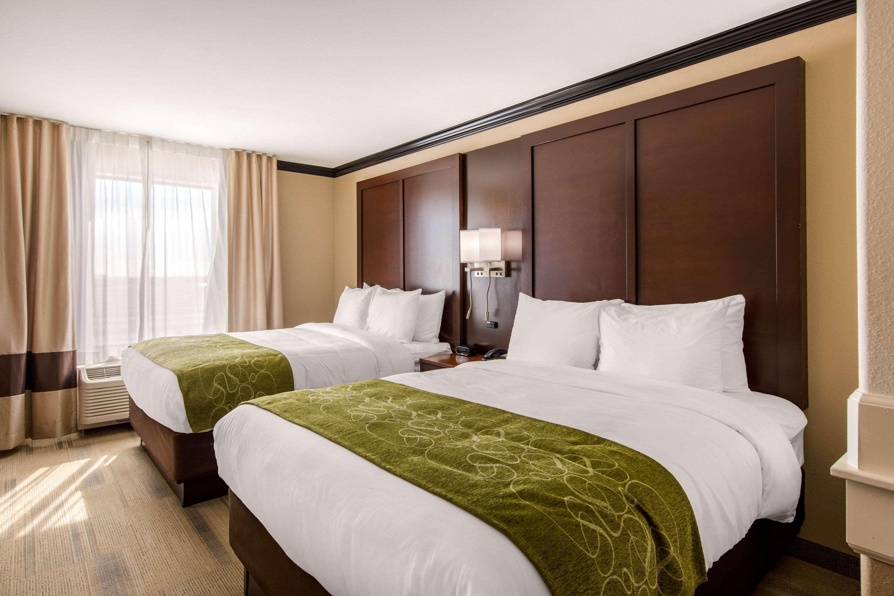 Comfort Suites Liberal Esterno foto