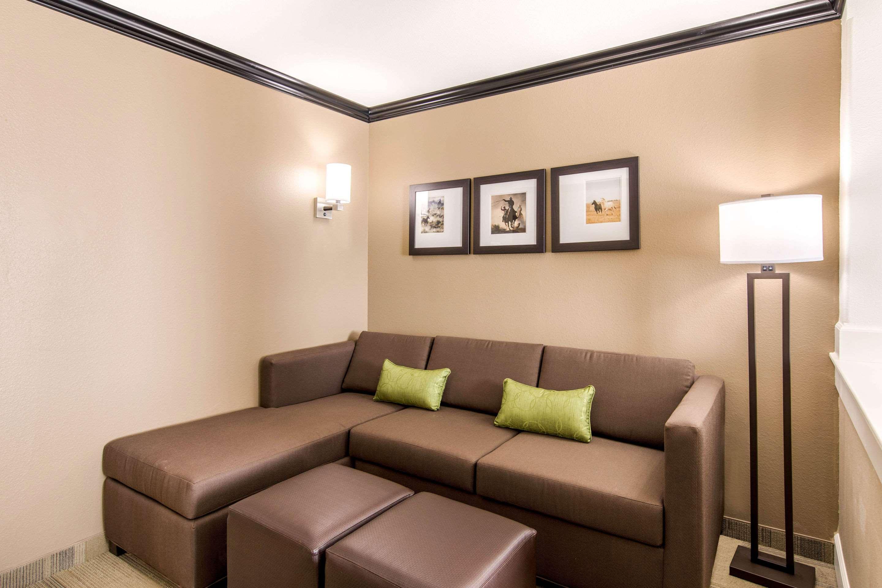 Comfort Suites Liberal Esterno foto