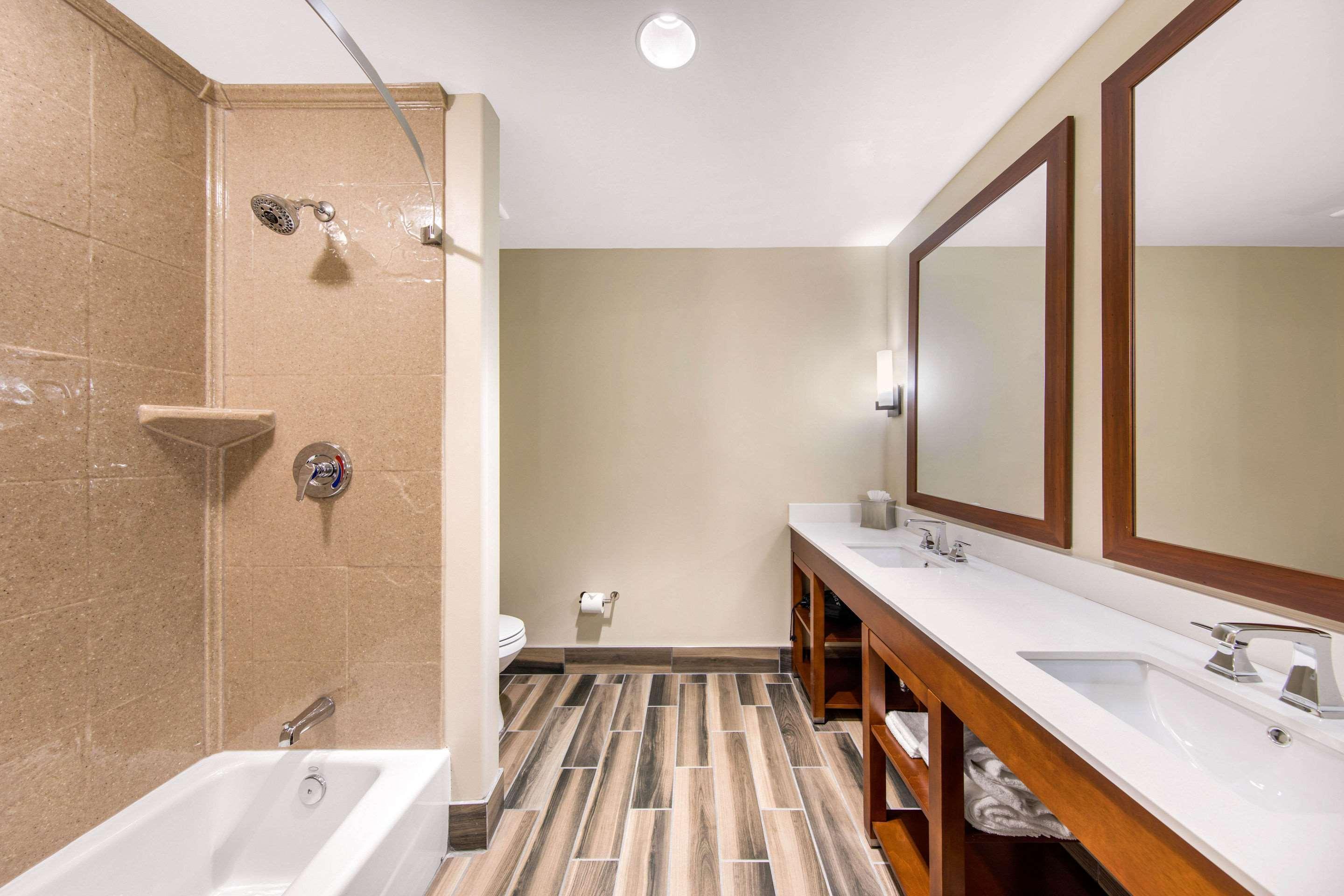 Comfort Suites Liberal Esterno foto