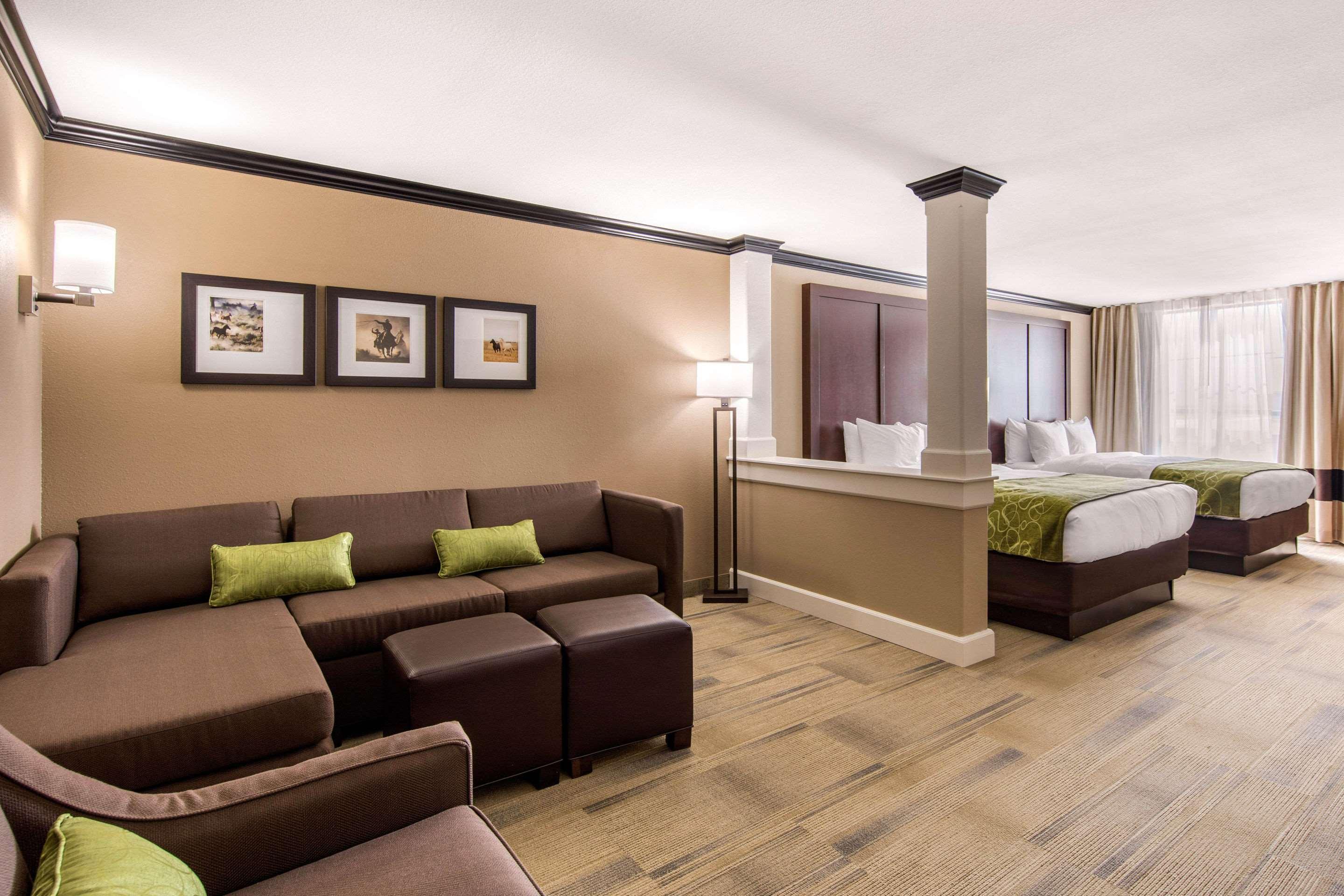 Comfort Suites Liberal Esterno foto