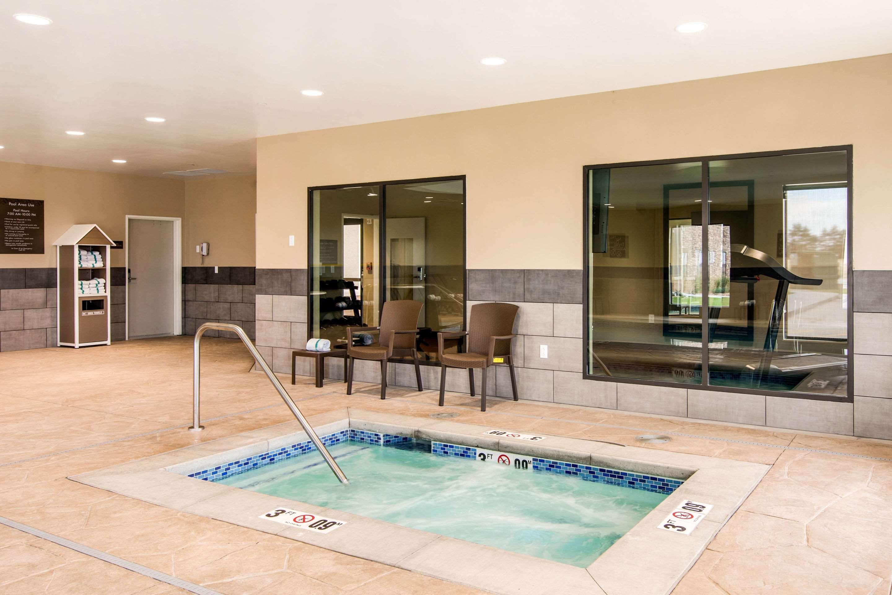 Comfort Suites Liberal Esterno foto