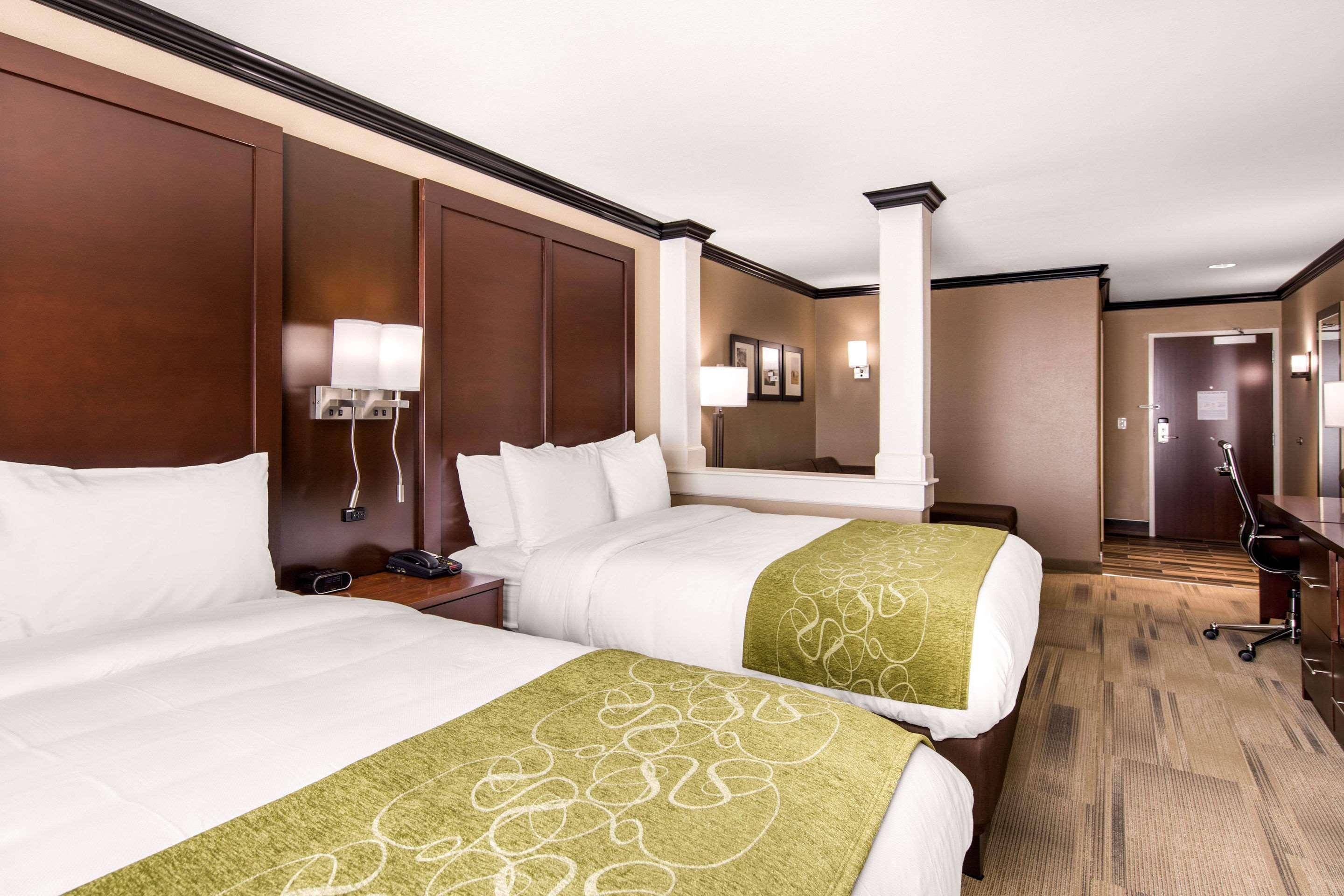 Comfort Suites Liberal Esterno foto