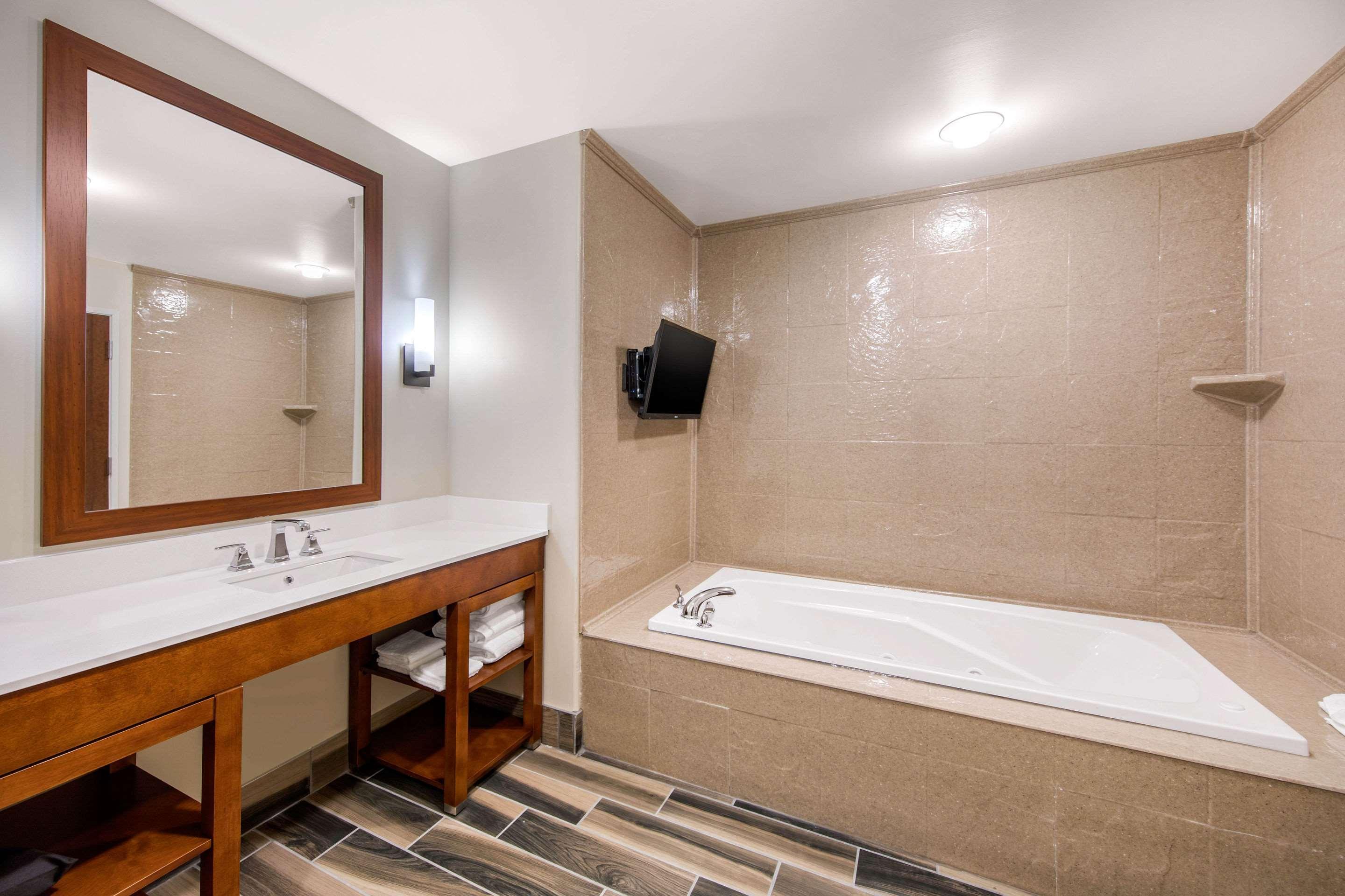 Comfort Suites Liberal Esterno foto