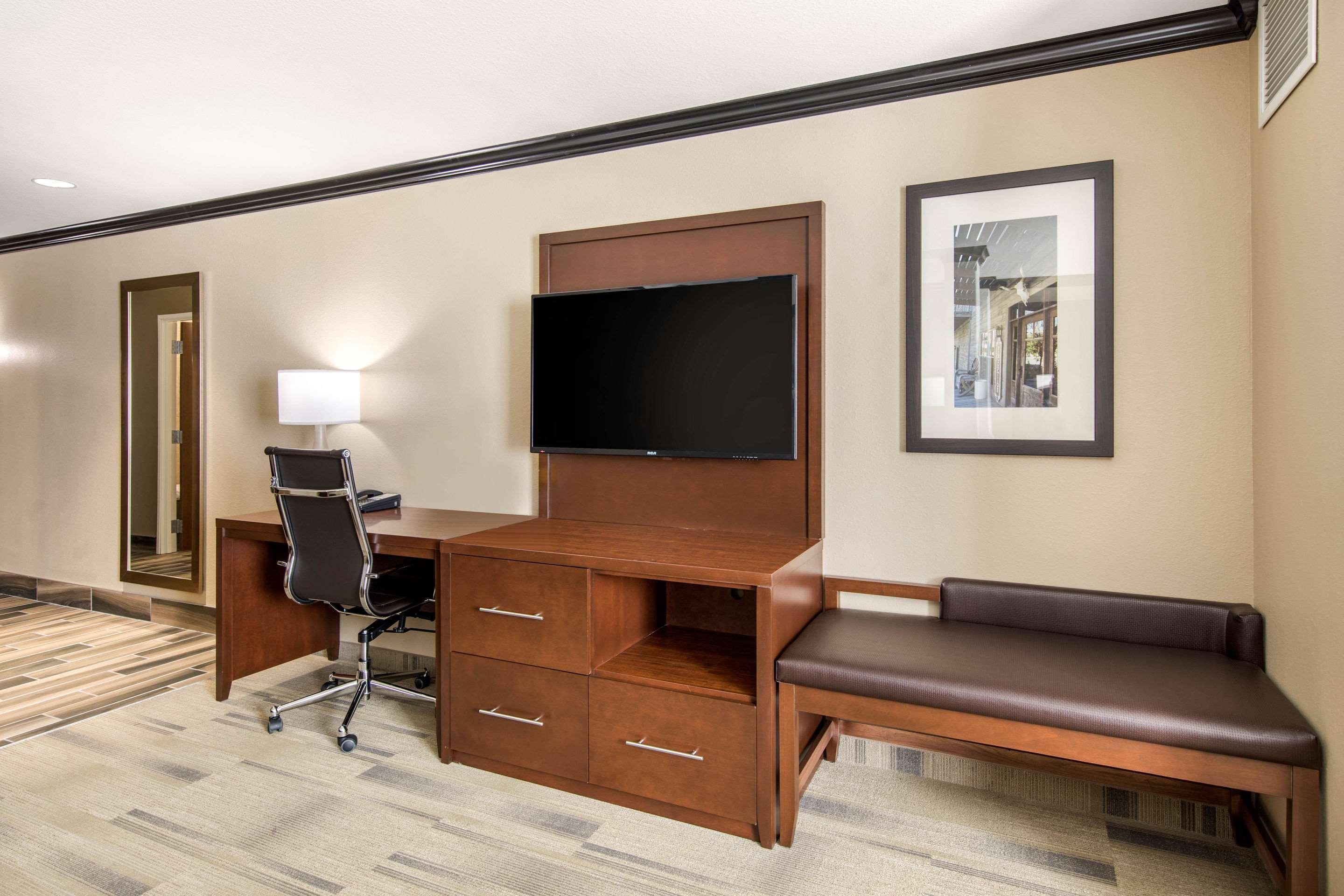 Comfort Suites Liberal Esterno foto