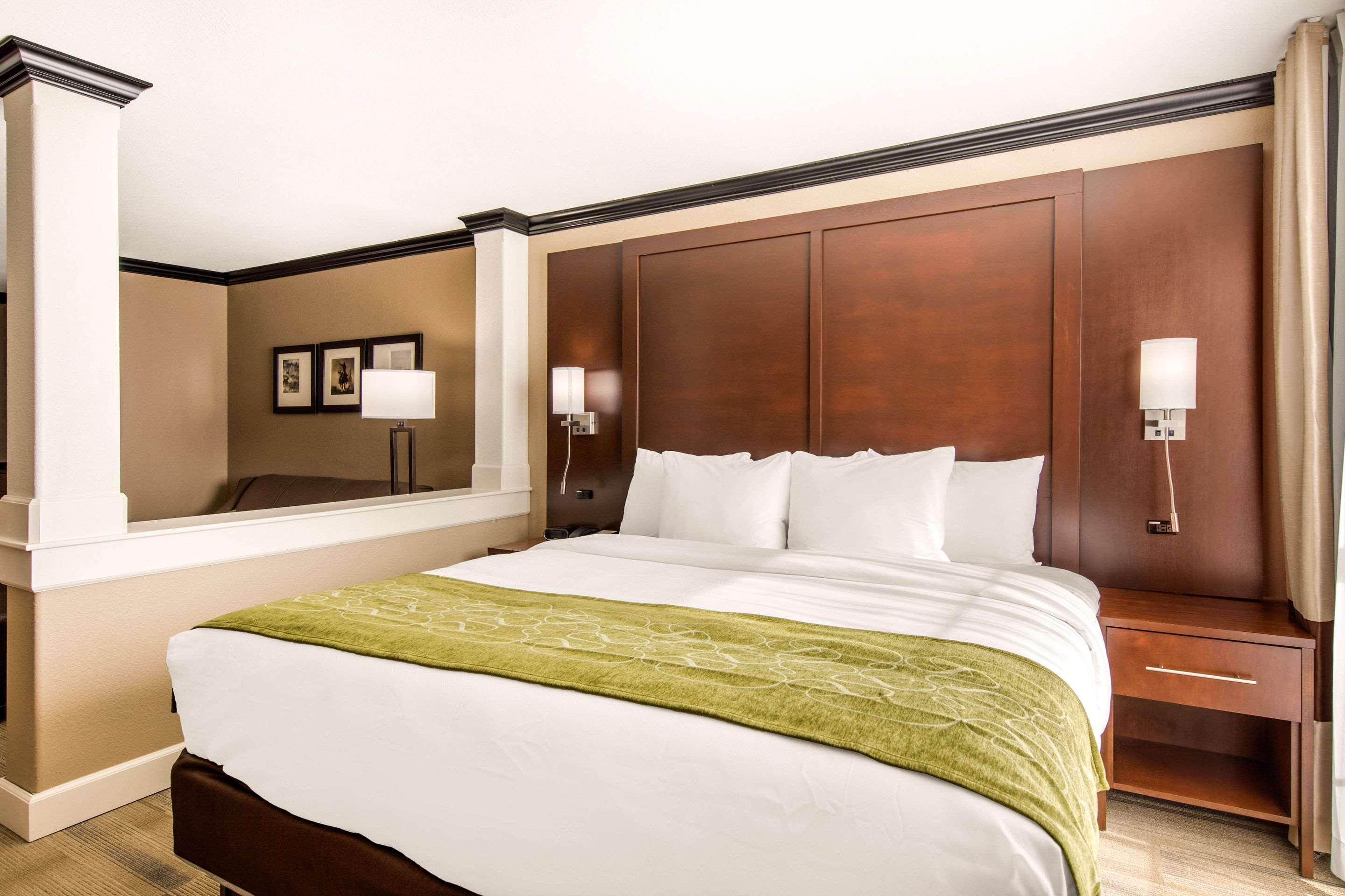 Comfort Suites Liberal Esterno foto