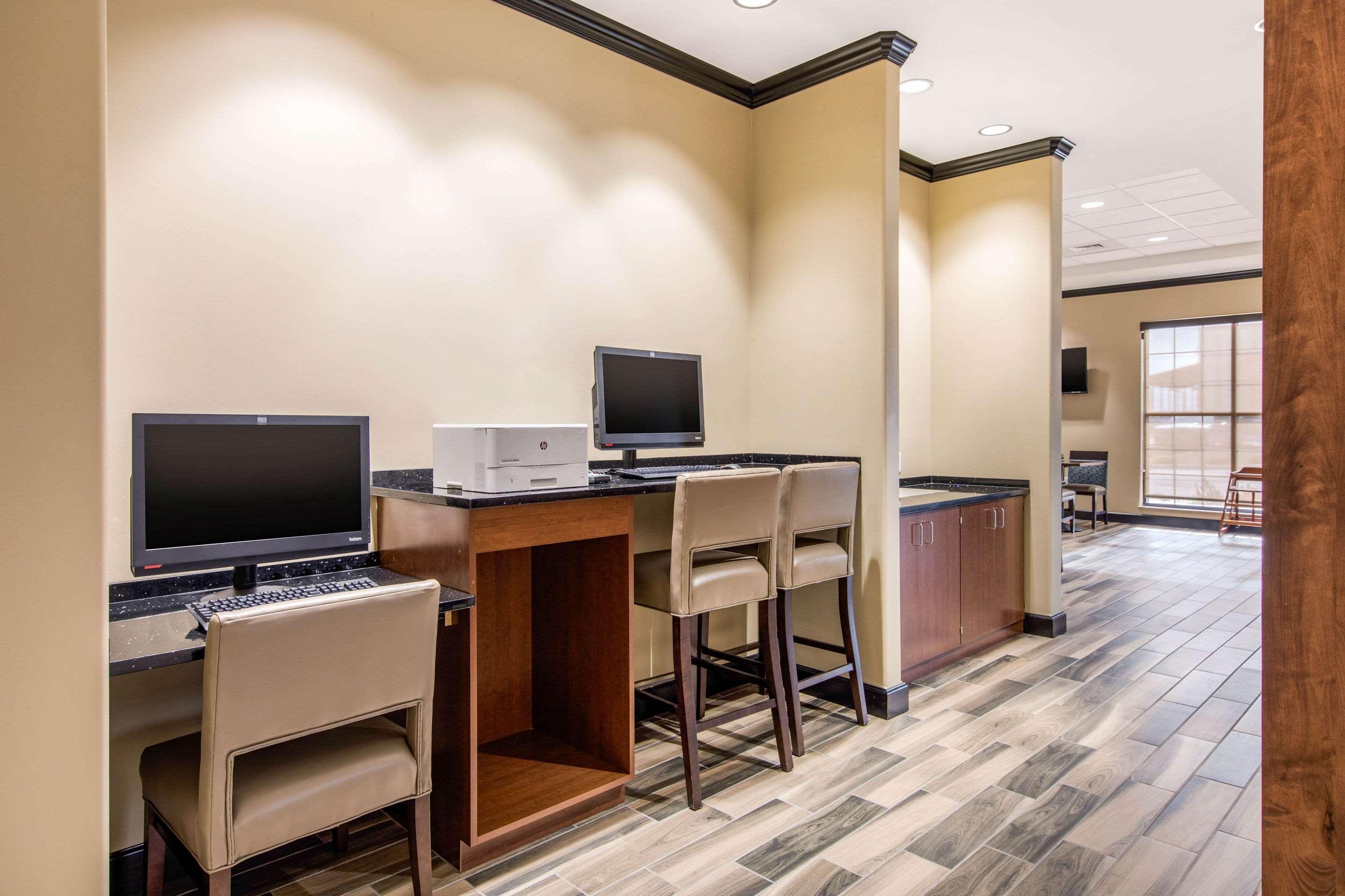 Comfort Suites Liberal Esterno foto