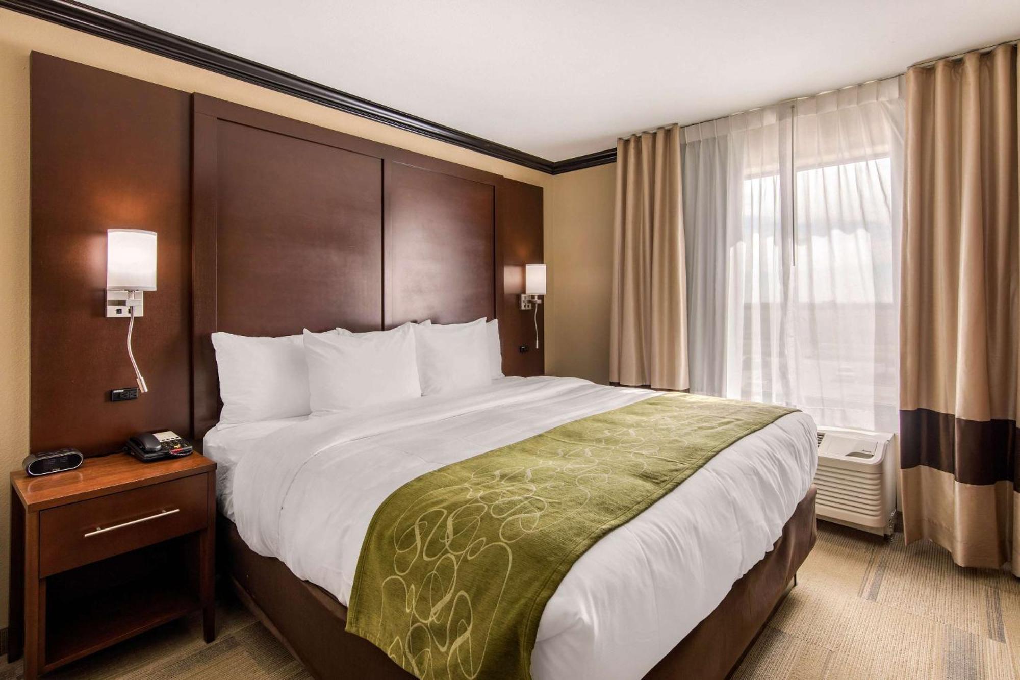 Comfort Suites Liberal Esterno foto