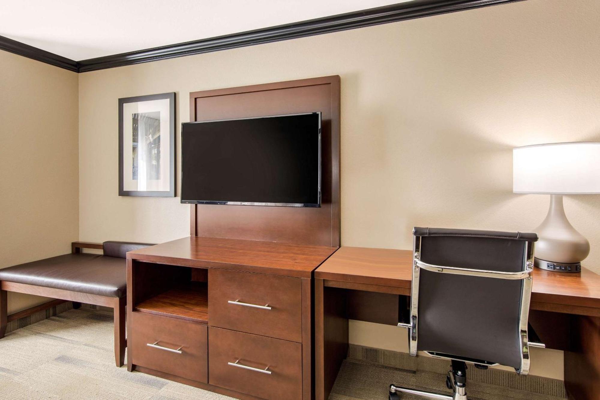Comfort Suites Liberal Esterno foto