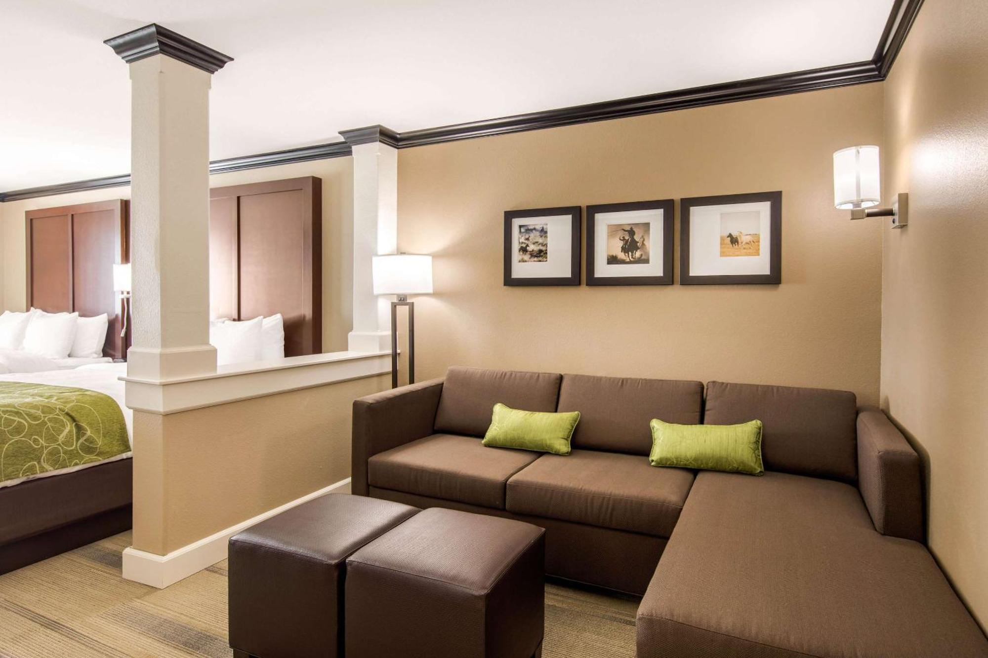 Comfort Suites Liberal Esterno foto
