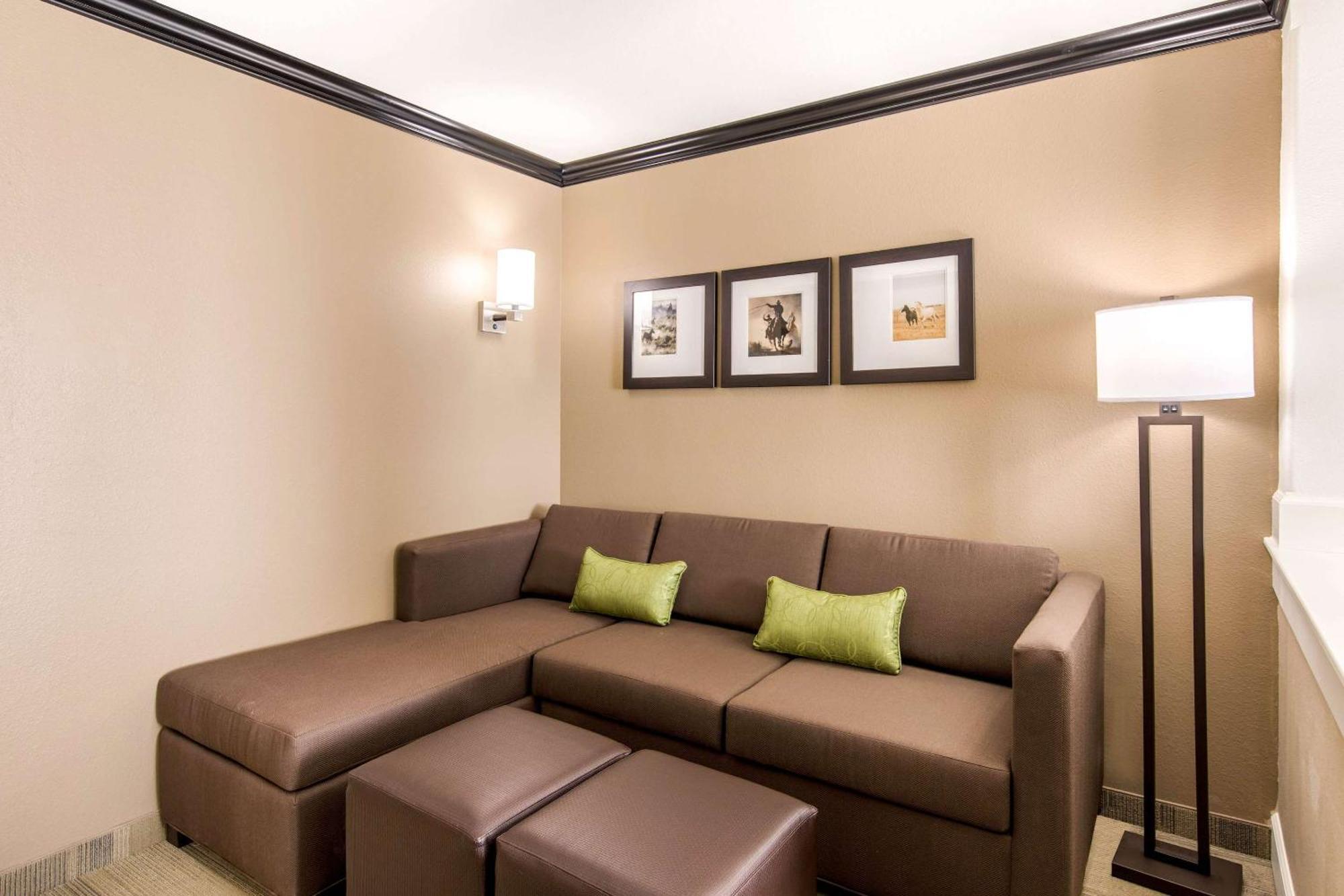 Comfort Suites Liberal Esterno foto