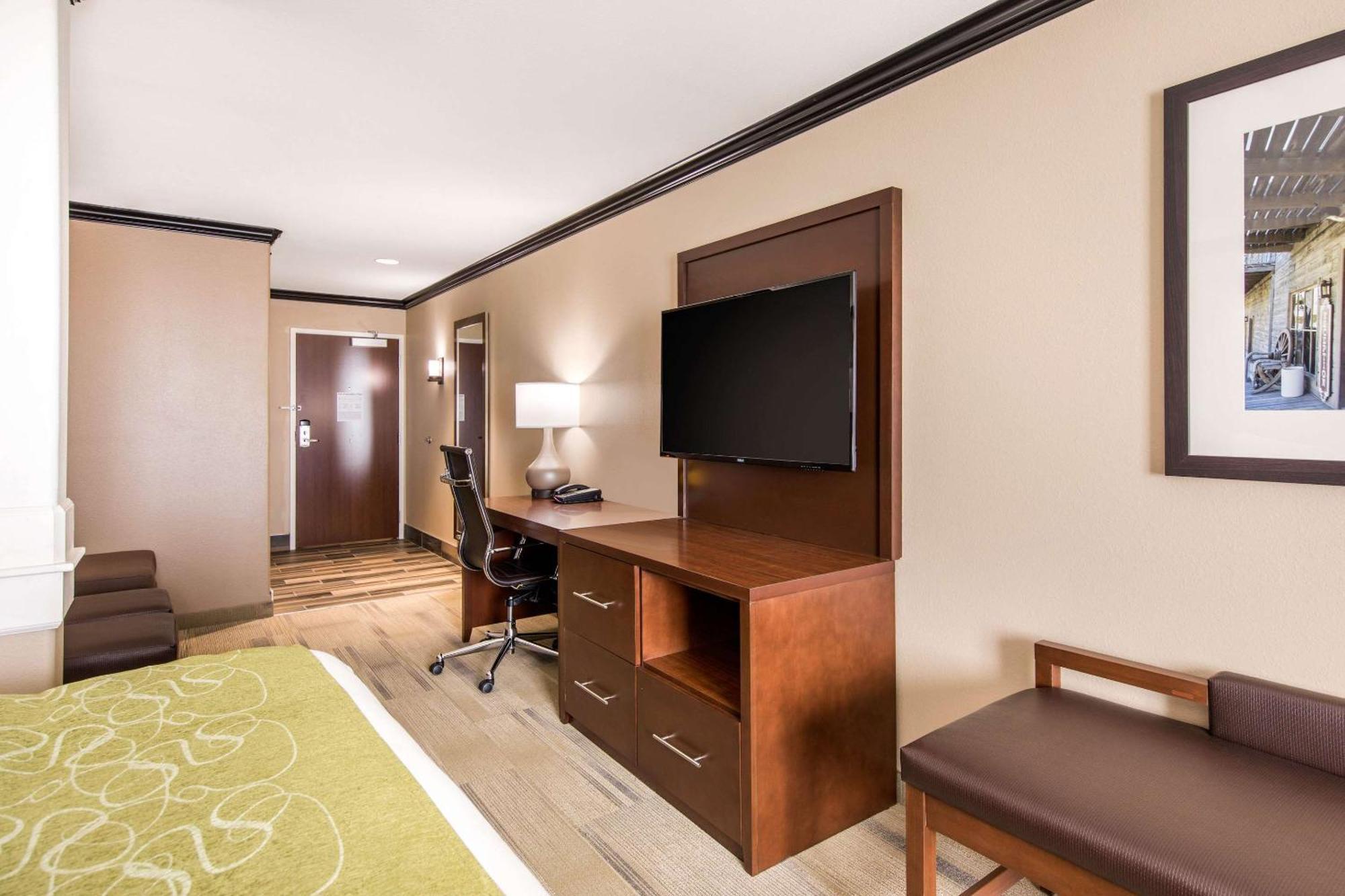 Comfort Suites Liberal Esterno foto